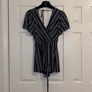 Super cute romper, can be worn casual or elegant